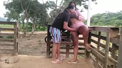 Redare Sex amator în aer liber: Farmgirl columbian devine futut tare