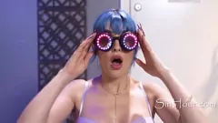 Afspelen Blue Haired Aziatische babe veroorzaakt een hilarisch kantoor trio