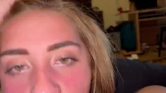 Abspielen Sloppy Deepthroat Blowjob und Throatpie mit dem 18-jährigen Amateur