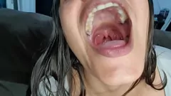 Jouer Latina Cam Girl Paty Bumbum devient réelle et amateur devant la caméra