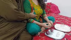 تشغيل ساعدت الأب الهندي سوبيا ناصر في الخضار وحصلت على مؤخرتها الكبيرة
