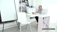 تشغيل الفتاة المجهدة إغواء ومارس الجنس من قبل المعلم