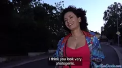 تشغيل POV MILF Casting: ممارسة الجنس العامة وفعالية المتشددين في محطة القطار