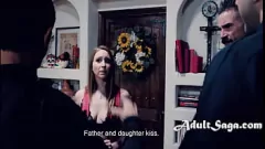 تشغيل مشاهدة رجال الشرطة يجبرون زوج الأم على ممارسة الجنس مع ابنة زوجته السمراء الشابة في وضع الكلاب بينما تحصل على معاقبتها