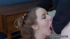 Odtwórz Niegrzeczna nastolatka zostaje poddana intensywnej terapii analnej w dziwacznym azylu z ostrym bdsm i lizaniem tyłka