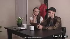 Reproduzir Garanhão desesperado deixa seu ex-namorado chupar e foder com seu amigo por dinheiro neste hardcore selvagem 3some