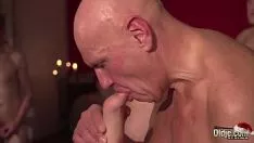 Redare Filme Xxx Se Fut Una Pe Alta Sex Cu Mosii La Gramada