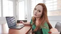 Abspielen Pornista hat Orgasmen und fickt wie verrückt, wie sie will