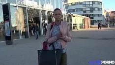 Redare O Cucereste In Public Si O Duce La Hotel Si O Fute Tare