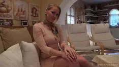 Abspielen Die beste blonde reife Frau mit großen Brüsten beim Sex