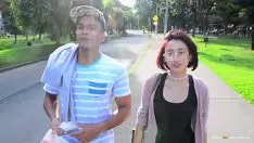 Odtwórz Ta pani ma partnera i idzie z nim do hotelu na xxx