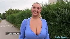 Sie hat große Titten und wird für Blowjob und Straßensex bezahlt - Xxx Movies