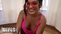 Reproduzir Xxx com uma buceta que tem um corpo de milhões