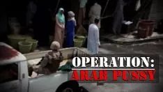 Jouer Les filles arabes ont un faible pour les soldats et il leur propose de faire l'amour