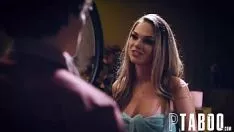 Reproduzir Suas pernas longas são muito sexy porque você pode acessar sua buceta com muito mais facilidade