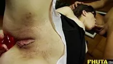 Redare Tarfa bruneta frumusica foc care este foarte excitata si il mananca din priviri - Tiffany Doll