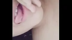 Abspielen Molliger mexikanischer Lehrer bei NSFW-WhatsApp-Anruf erwischt