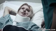 Redare Fantezie adolescentă tatuată: drăguț 18 ani Iubita se face cu păsărică în spital