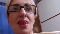 تشغيل الهواة MILF Licia's Cock Clving Attion
