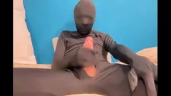 Oynat Seksi genç siyah bodysuit büyük bir dick ile mastürbasyona direnemez